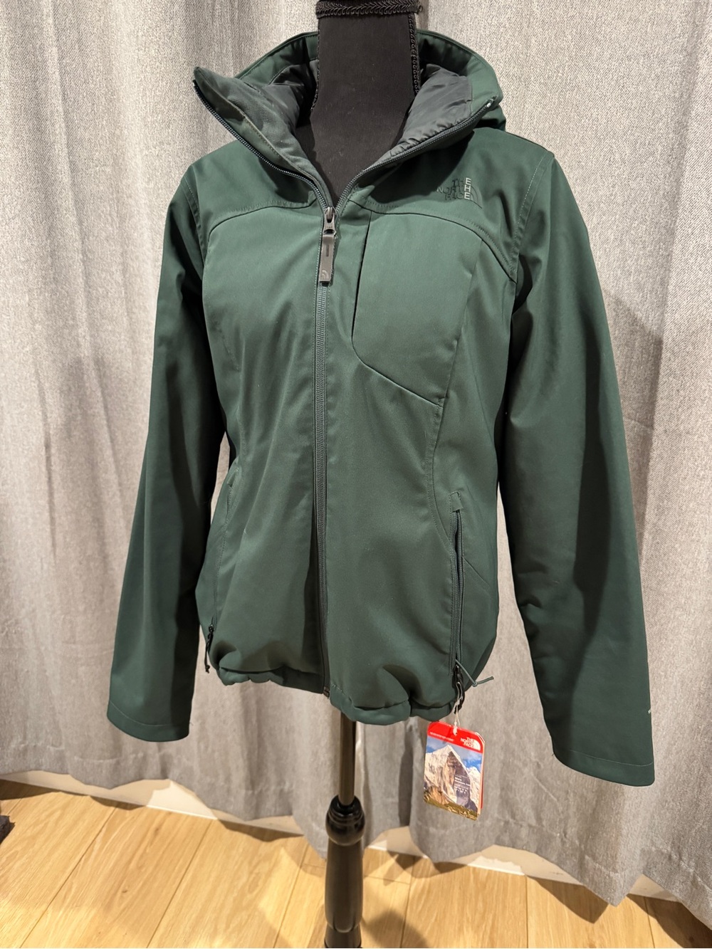 NWT- NorthFace Women’s Apex Elevation Forest Green Hooded Jacket -Size M